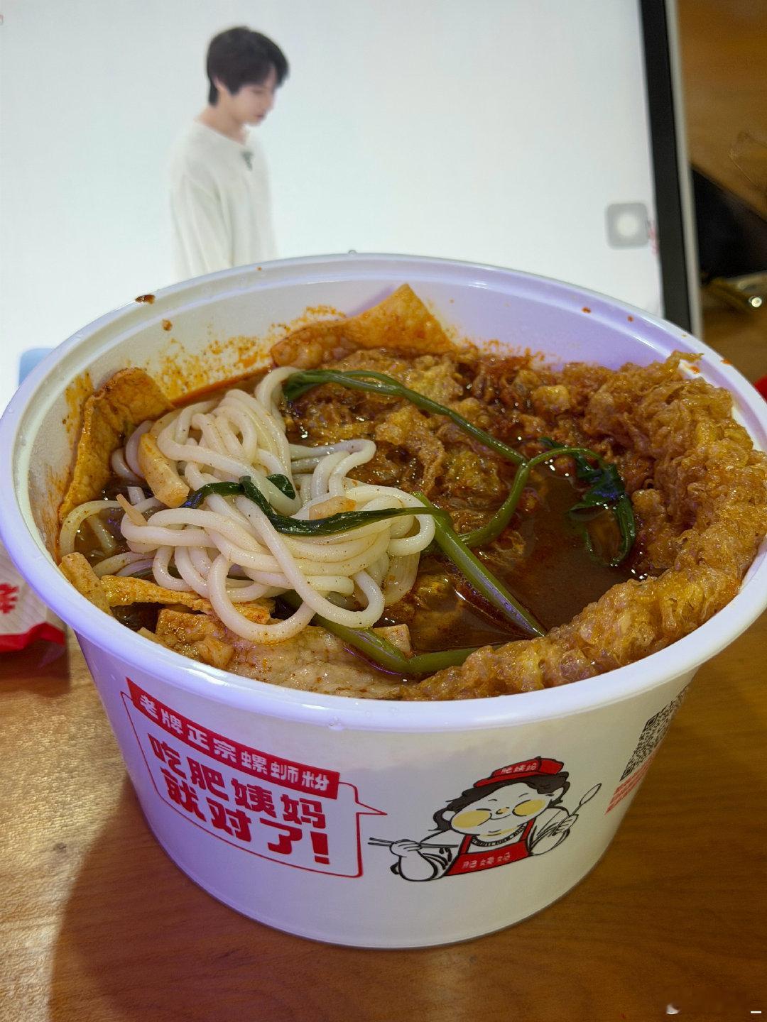 已严肃品鉴肥姨妈 文俊辉在找美食上还是有点水平的[good] ​