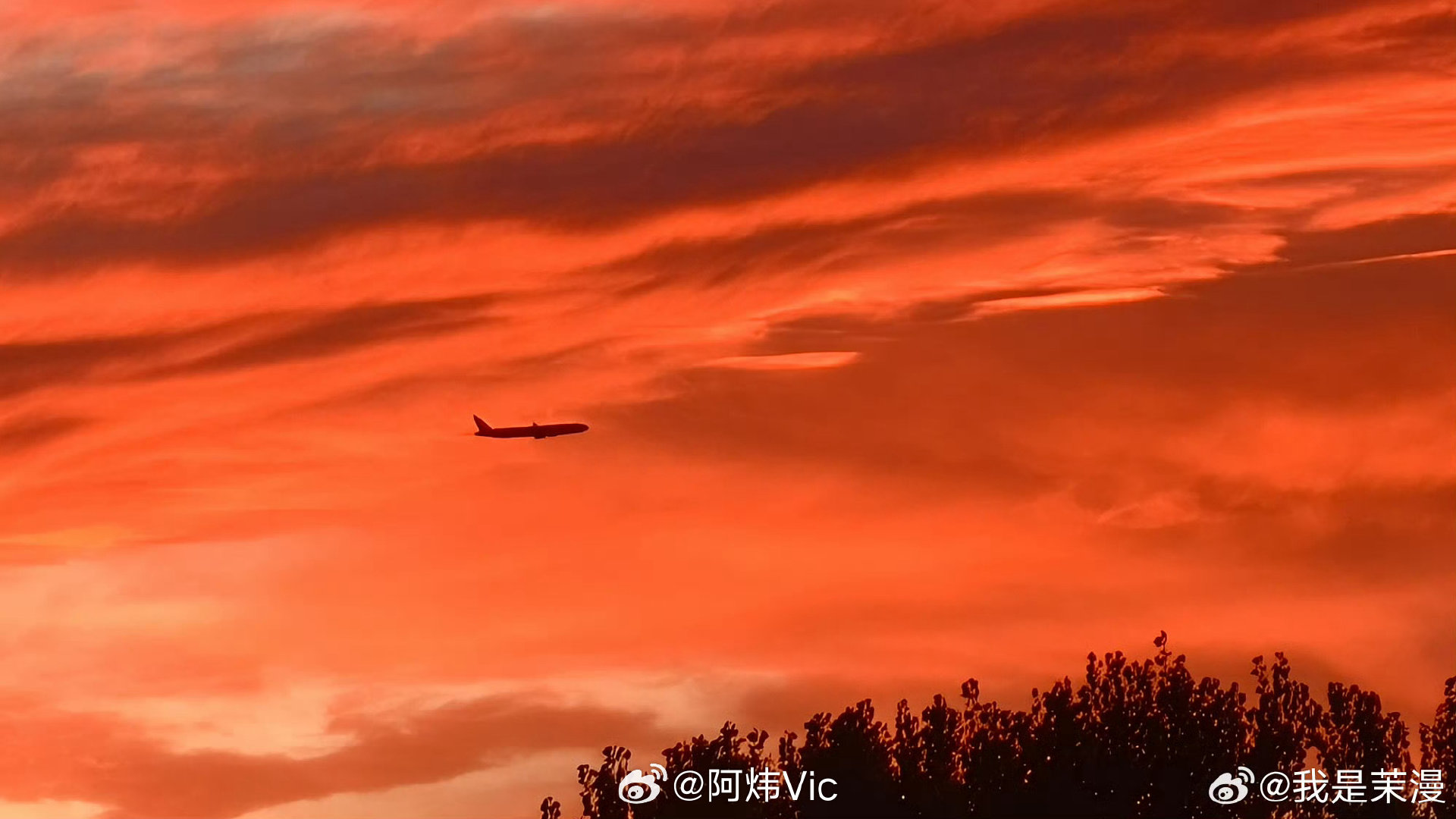 #北京晚霞#九月的最后一天，喜迎国庆。彩霞满天。#东航通报空姐下跪事件# #游本昌去世前1个小时和孙女打视频# #北京晚霞震撼美味# #地震快讯# ​