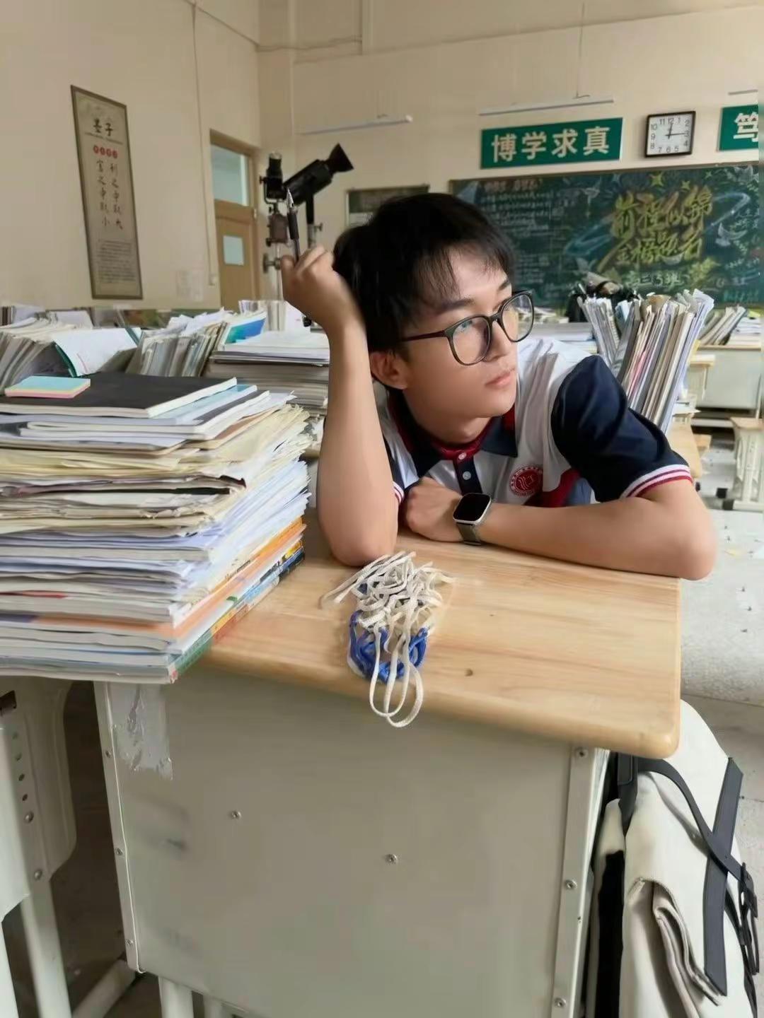 学长你的笑容 聲音 背影 都深深的烙印在我的少女時代黄子弘凡 学生时代