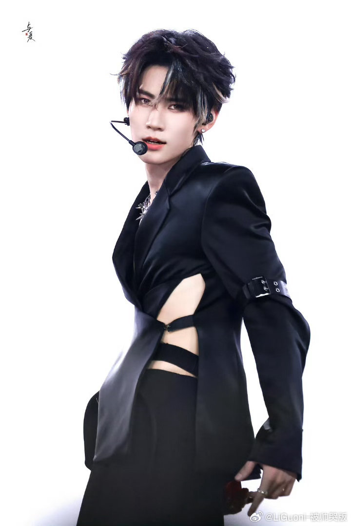 #张真源被蜻蜓吓到了#好可爱呀张真源 路透就这么有综艺效果 期待张真源奔跑吧😋✅✅✅✅ ​