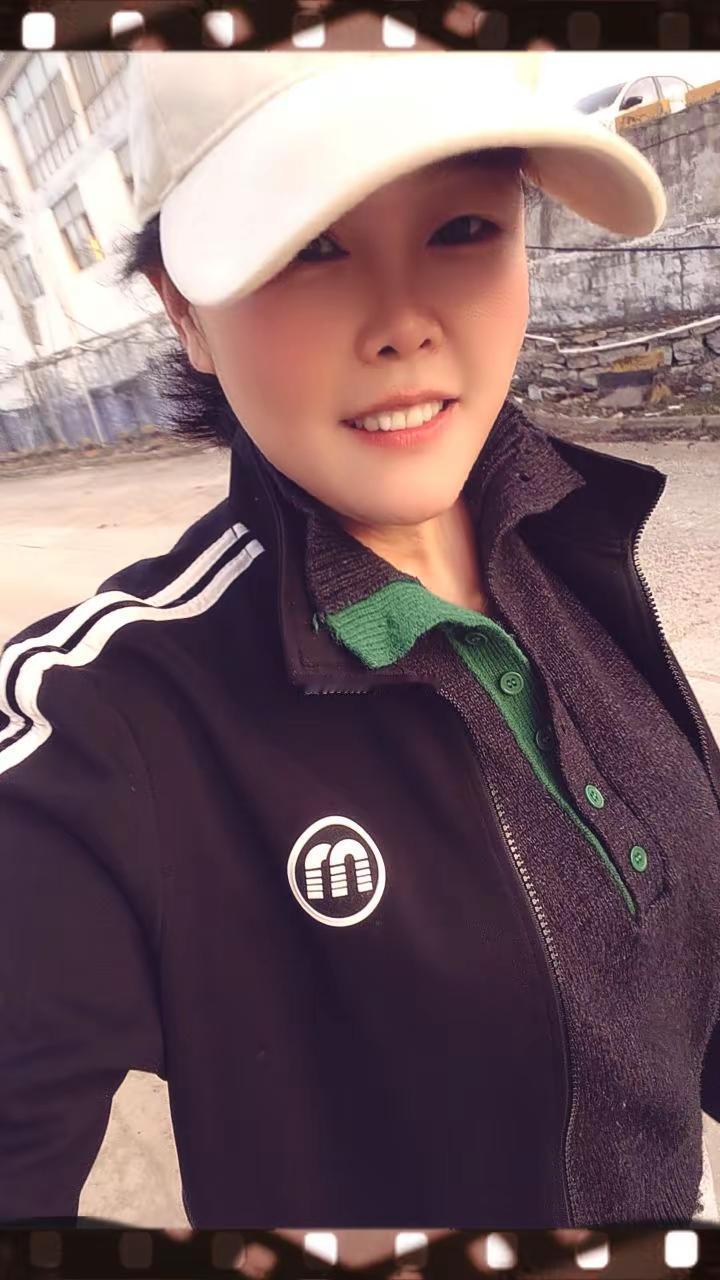 情绪稳定是一个人的顶级修养，稳定的情绪是一种养分，滋养了自己也治愈了别人。