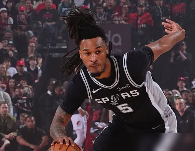 文班亚马身边藏着个真妖怪，亚历山大、CC都被他防破防了，波波维奇捡到宝...