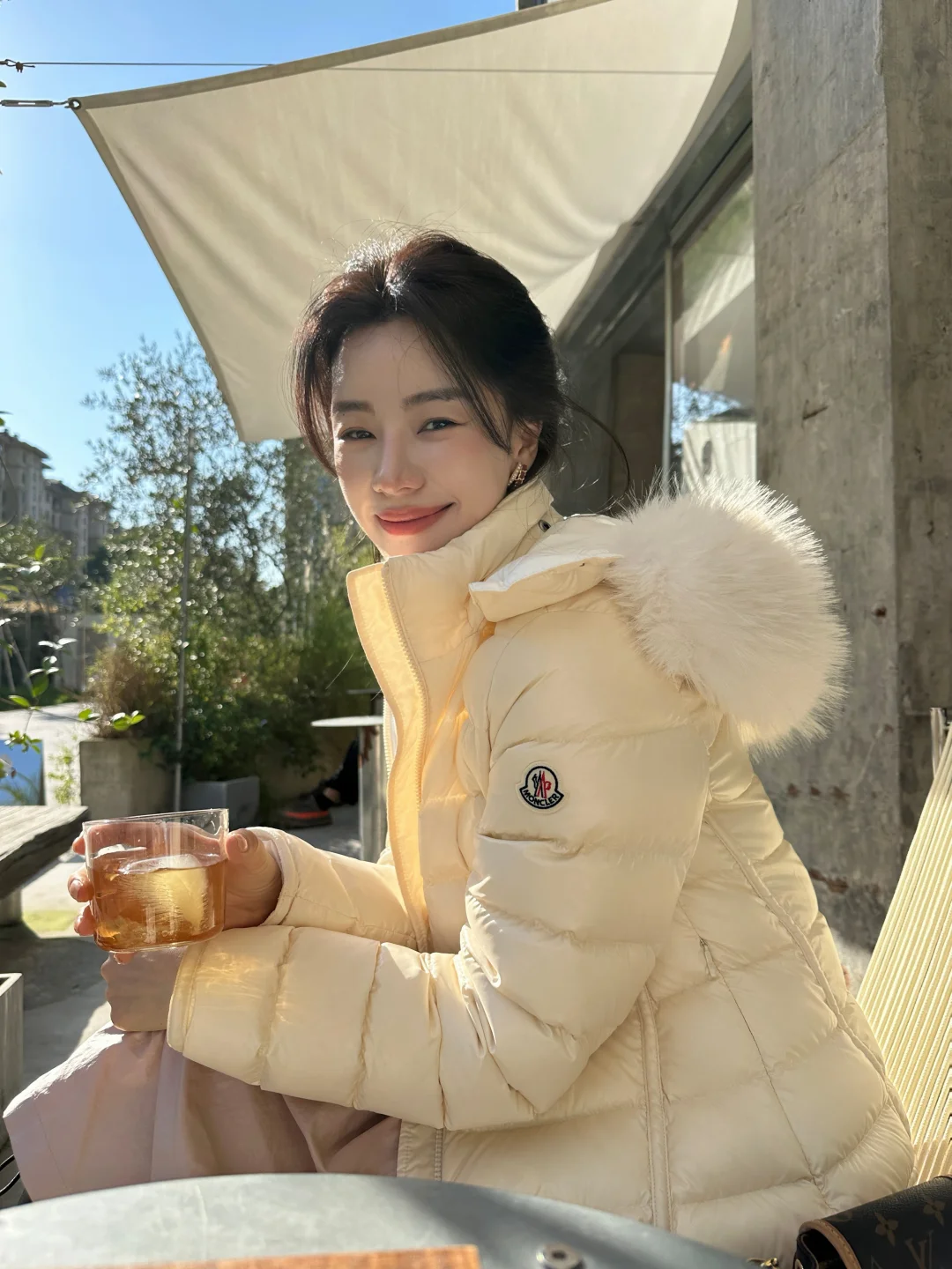 温柔奶白MONCLER太适合南方