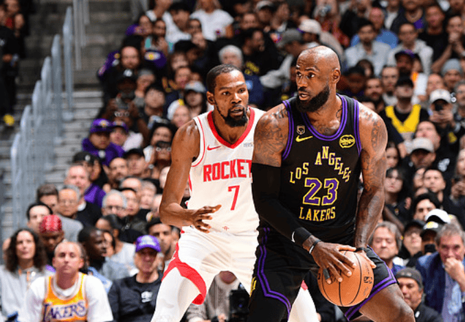 杜兰特今天火速复出，急救火箭队。  不得不说这场比赛绝对值得一看，老詹...