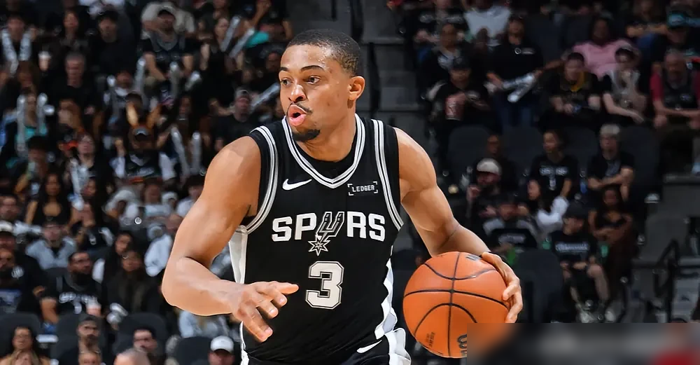 刚拿了NBA最佳第六人，转头就在季后赛里废了。 凯尔登·约翰逊。 ...