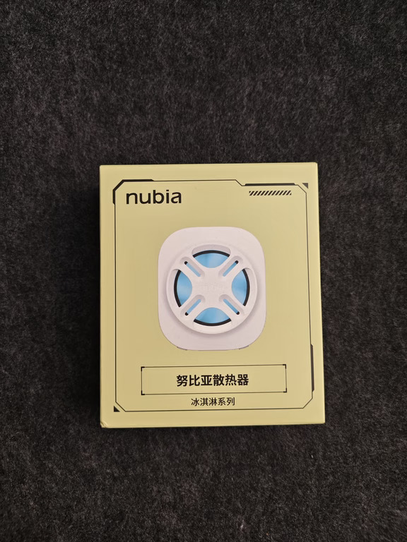 不到百元的努比亚冰淇淋散热器，还挺香