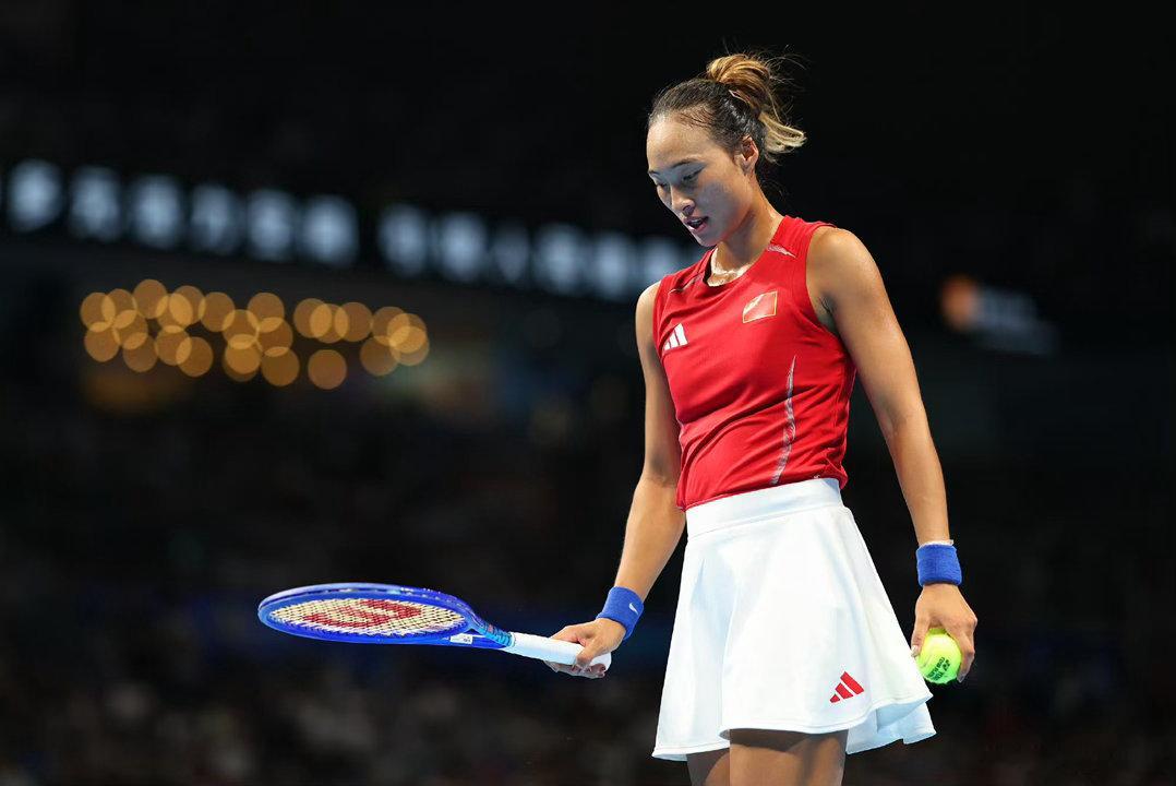 旗开得胜 🔥 郑钦文收获中网开门红
2026中网女单首轮，中国球员德比，以 7-6(6)/4-6/6-2 战胜凭借资格赛入围的施晗，晋级次轮。接下来，她将面对卡林斯卡娅。#郑钦文[超话]##2026中网##网球# ​