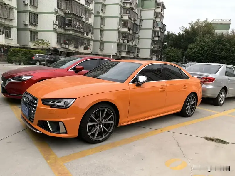 雷军说小米汽车熔岩橙配色敢买的太少，SU7和YU7都把这配色下架了。其...