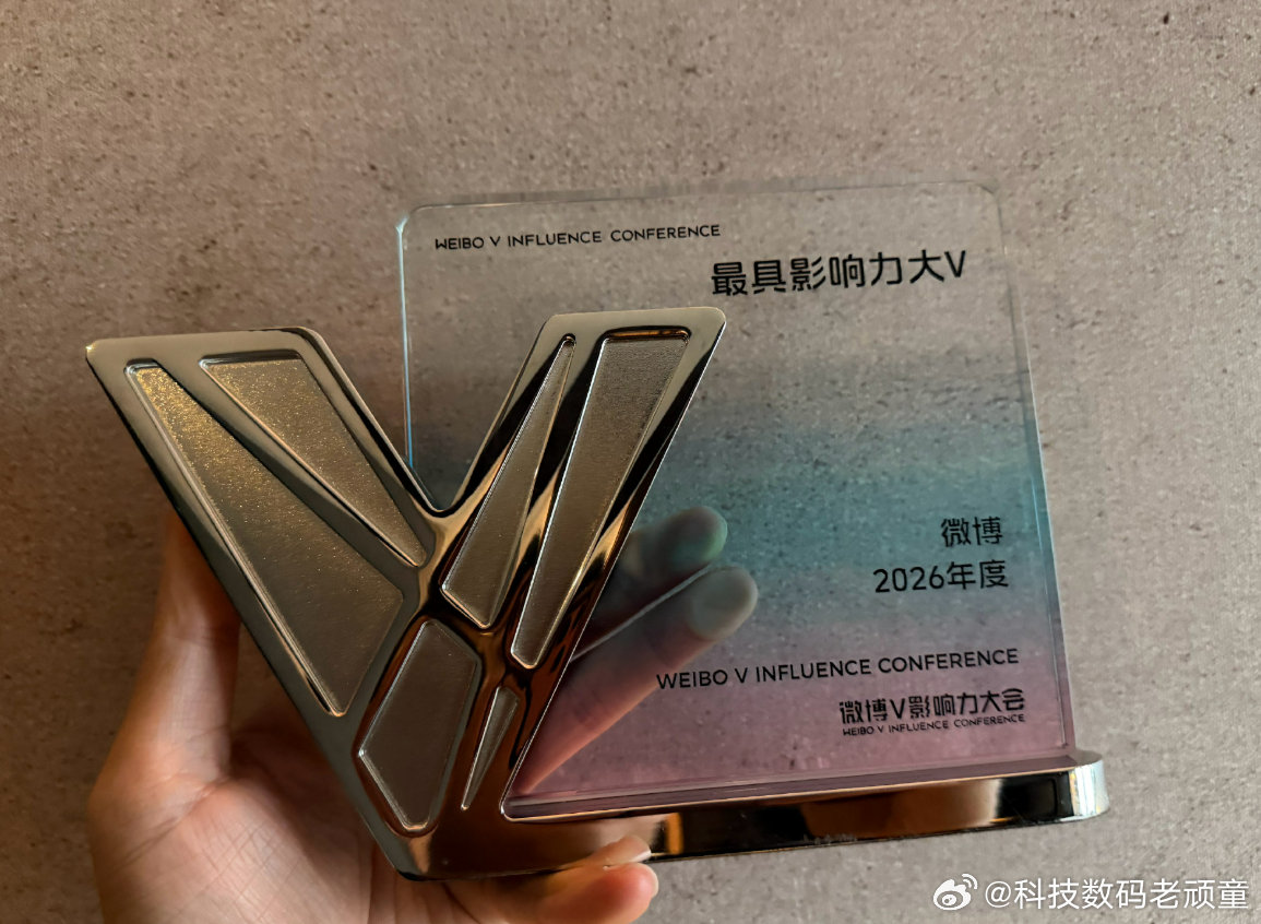 在我等一众粉丝的支持下，​