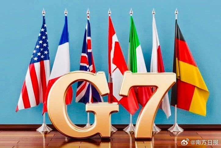 美法德英意日加7国将共同行动，这条我刷到的时候正打车，师傅也听见了，顺口问了句这是要干嘛。

我说不清楚，只能说七家一块发了个声。

师傅笑了，说这跟路上堵车一个道理，七辆车并排停着，看着挺有气势，其实谁都没往前走。各自发动机还开着，油照烧，就是不动。

这话糙，细想还挺对。七个国家凑 ​