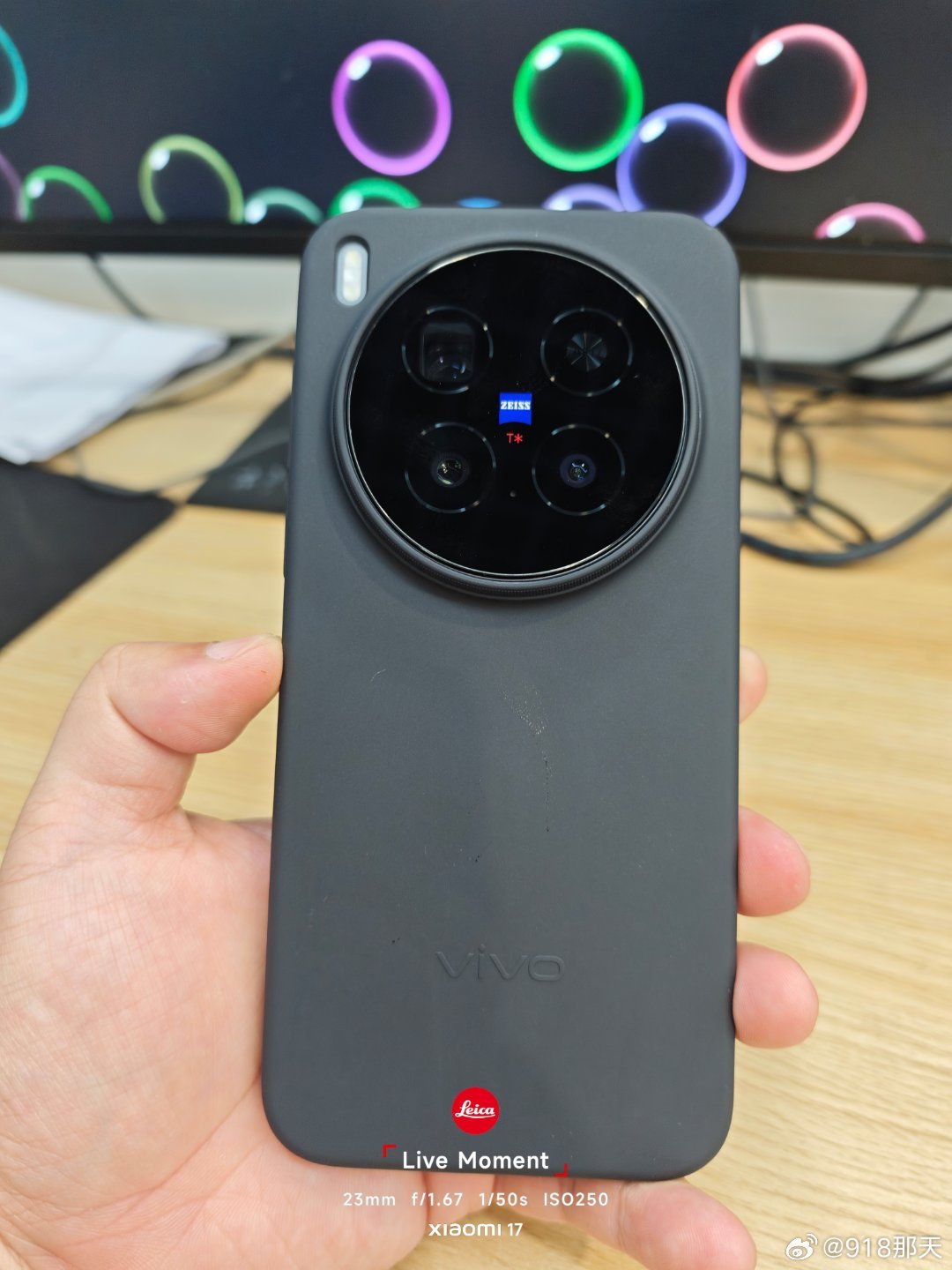 Hello, today is a nice day .I get a new mobile phone.Thank you for my company.It's crazy.The first time i use the vivo X300 pro.  ​