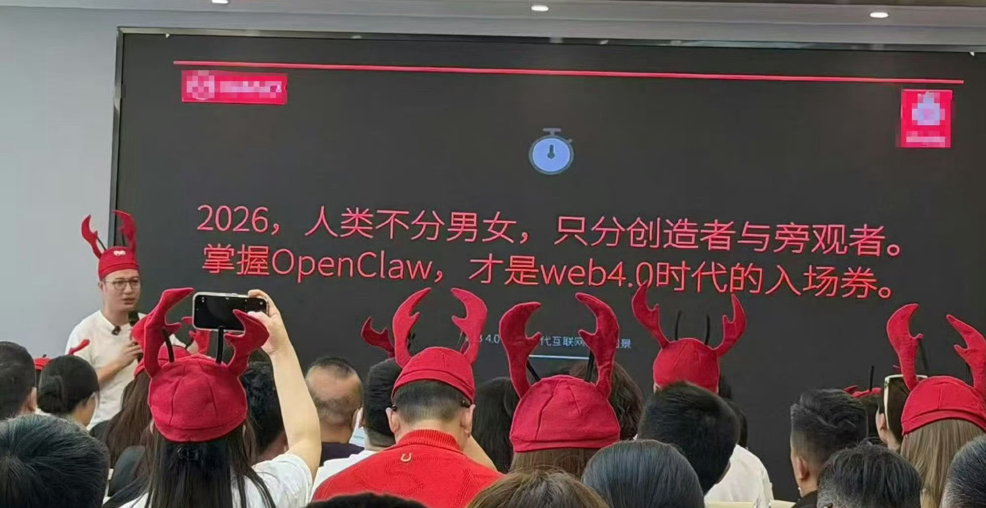 腾讯版“小龙虾”QClaw宣布停运，在内部赛马中败给了WorkBuddy。
半年前全国掀起“龙虾热”。
腾讯还全国“巡装”。
后面发现也不是人人都适合用。
#腾讯龙虾宣布停运# ​