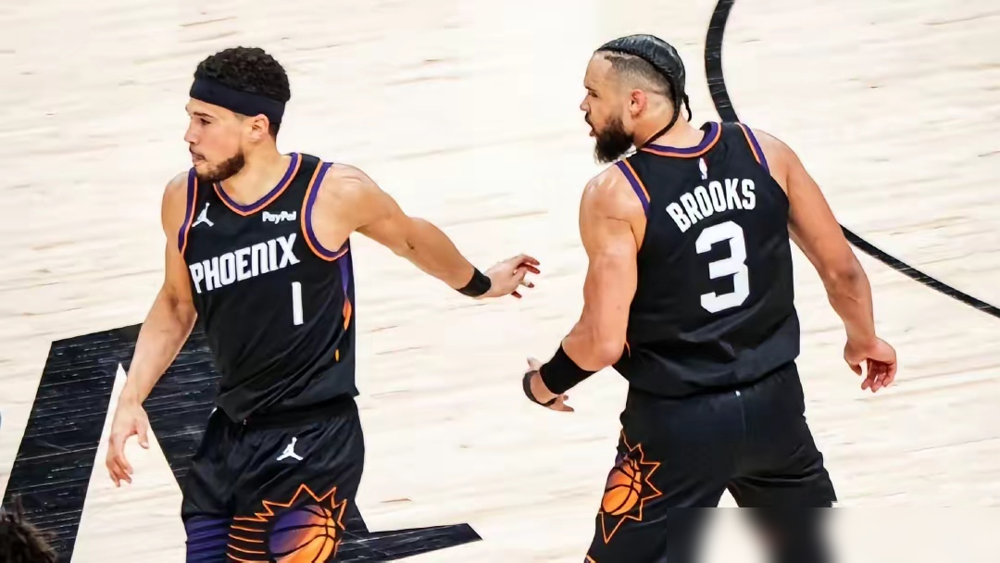 一份2.24亿的合同，正在变成NBA最大的笑话。太阳队老板现在估计脸都...