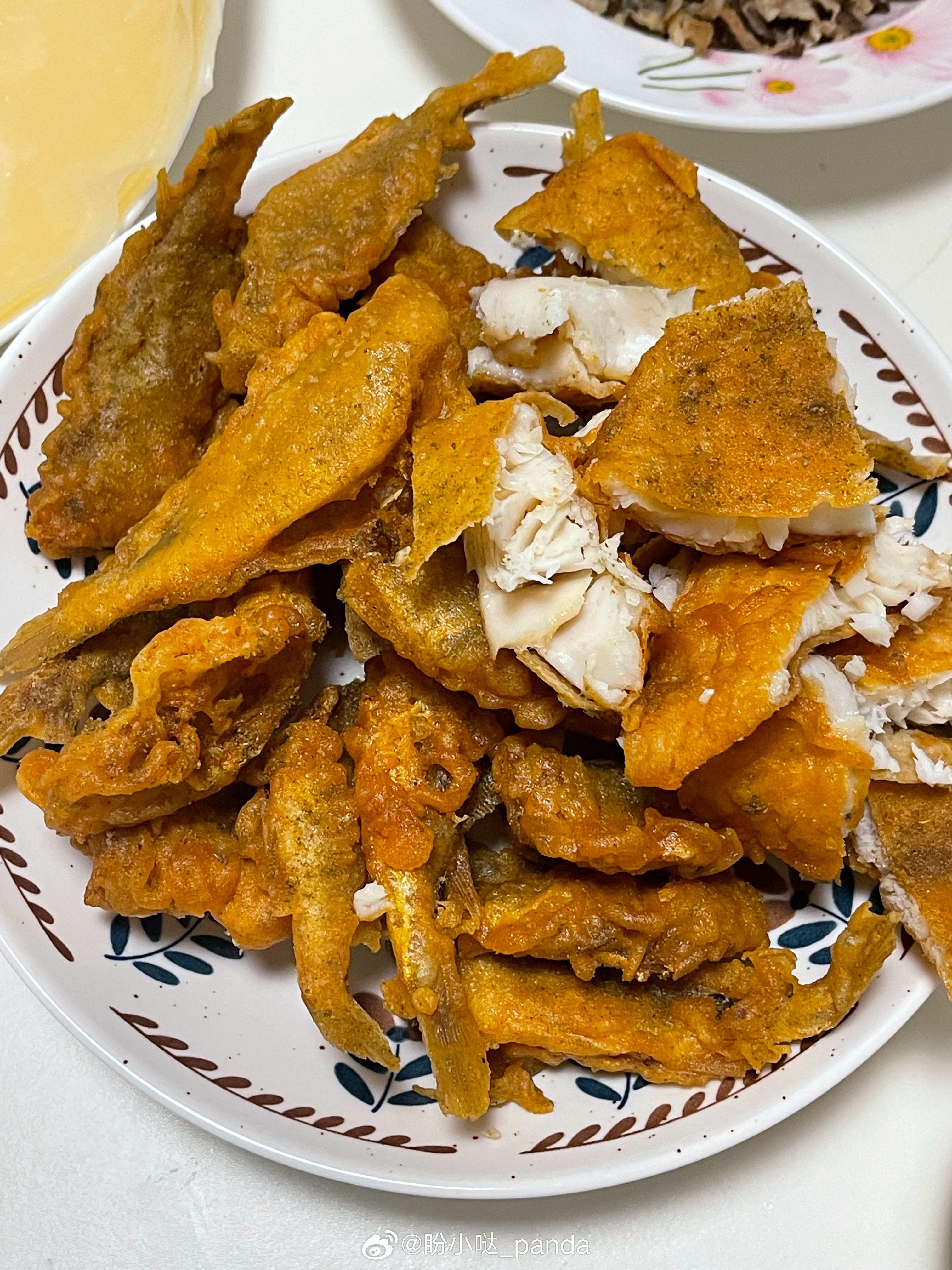 今晚吃的筋饼卷炒合菜，一大盘子菜全吃完了，一致好评！ 筋饼是闺蜜给我的...