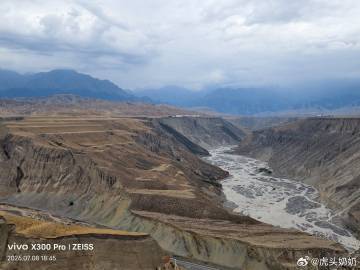 安集海大峡谷，位于新疆塔城地区沙湾市安集海镇以西的天山北麓，由安集海河...