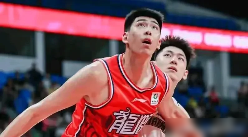 辽宁男篮这步棋走绝了，本想拿张镇麟换几千万现金，谁知道算盘打碎，外援跑...