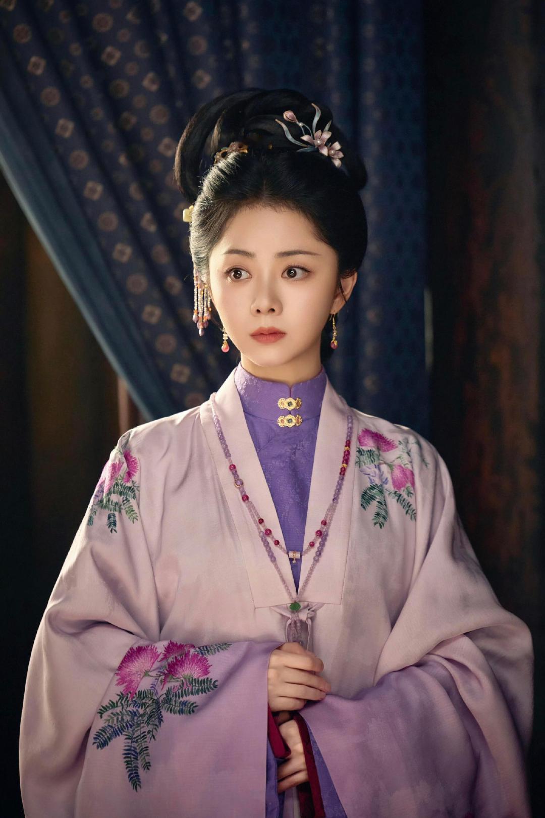 #谭松韵稳稳接住了许兰香# 不依靠夸张激烈的情绪爆发，靠细微的神态、眼神传递内心的百转千回，这种内敛的表演格外有感染力。 ​