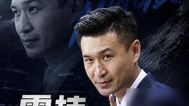 霍楠前脚刚走，四川男篮580天没尝过的赢球滋味，立马就来了。47连败，终结了。
再看霍楠这边，新官上任宁波总经理，首秀直接被人干了24分。更扎心的是，他在四川的替代者，转头在北控混得风生水起。
这哥们履历不薄，同曦干过总经理，四川当过副总，解说席上也是熟脸。今年7月宁波把他请去，跟新外教一起搞重