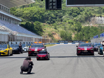 今天在宁波国际赛道看到了缩小版的YU7 GT<span class="...
