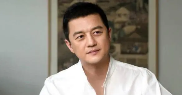 李亚鹏迎来转机！好人真的有“豹”报
 
提起李亚鹏，很多人对他的印象褒贬不一，这些年他经历不少风波，一直活在大众的议论声当中。在事业低谷期，他静下心开起民宿过日子，谁也没想到，转机就这样悄悄找上门。
 
8月14日，比亚迪旗下方程豹官宣，李亚鹏成为“好人有好豹”形象大使，还会在8月16日前往杭州，参