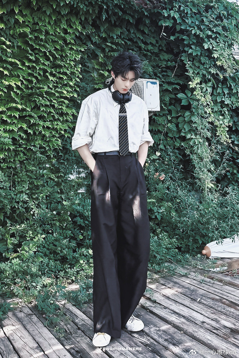 #王鹤棣[超话]# 青春男大 ​