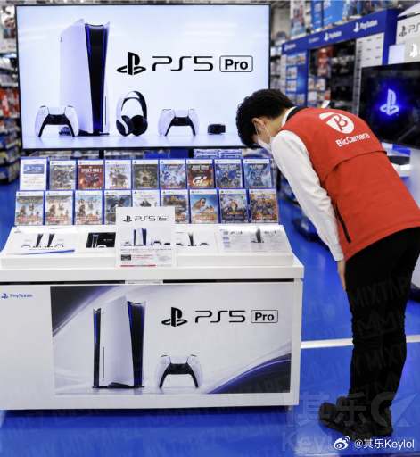 【离谱】日本#PS5 Pro缺货# ，#索尼# 推出抽签购买制度：要求至少60小时游戏时长。

根据PlayStation博客的机器翻译版本，只有在2024年9月27日至2026年9月27日期间，在PS5或PS4（或两者合计）上累计至少60小时游戏时长的玩家，才能通过其抽签制度购买PS5 Pro。这一证明自己是“真玩家”的小小门槛，还 ​