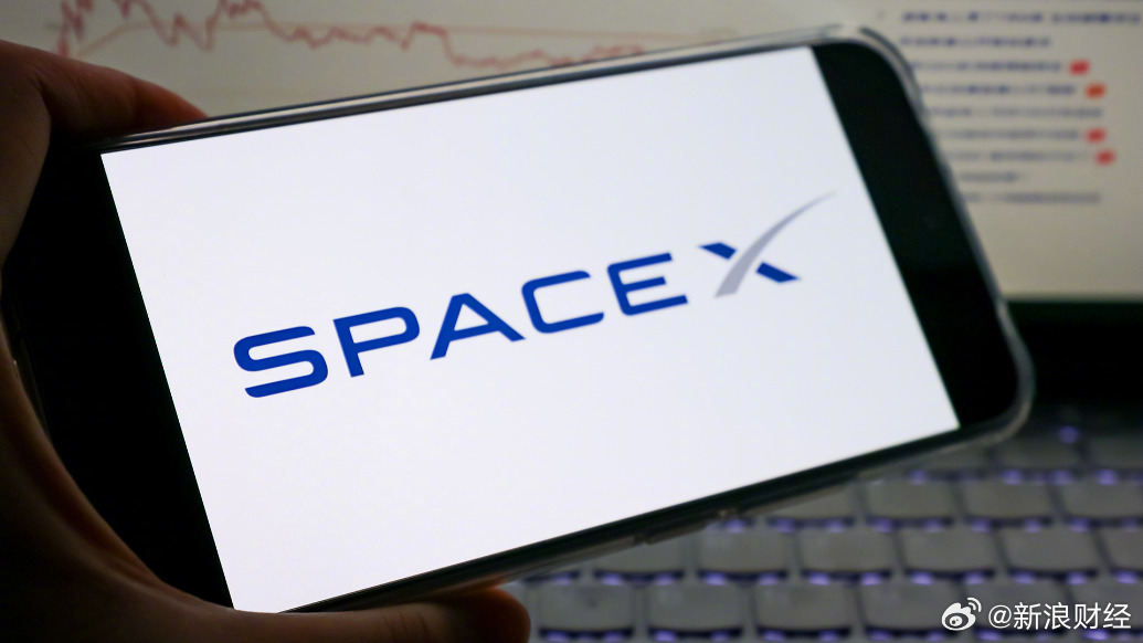 【#SpaceX市值暴增1.62万亿元#】今日美股盘中，SpaceX股价上涨12.08%，报165.641美元/股，总市值报2.25万亿美元。据测算，SpaceX今日总市值上涨约2427亿美元，折合人民币1.62万亿元。#SpaceX总市值升至2.22万亿美元# 

SpaceX此前公布的财报显示，三季度营收145.8亿美元，同比增长161%，较第二季度的78 ​