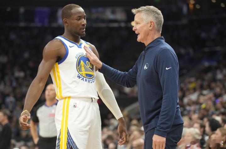 近日勇士球星德雷蒙德·格林录制了《The Draymond Green Show》播客，在最新更新的一期里，他谈到库明加的相关话题。

追梦：森林狼充满了年轻天赋。他们正全面拥抱年轻化，我很尊重这一点。很多人在讨论库明加的薪水，我不清楚他到底拒绝了勇士多少钱的报价，或者双方究竟没能达成什么协议。但事情已经 ​