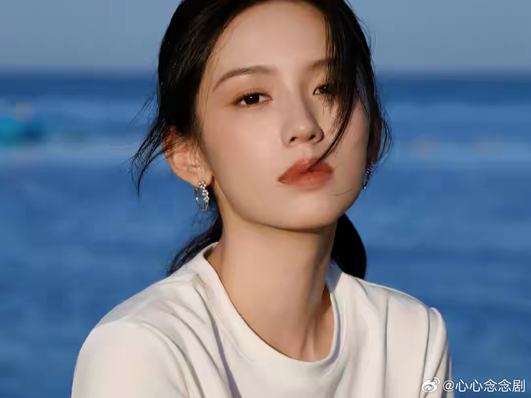 1.演员被定型就像李梦，这几年演的全是疯批角色，被折磨，出轨，被负心这种。
2.范丞丞发新歌又展示了一波人脉，一批明星都帮忙宣传，他属于含着金钥匙入圈的。
3.（念相思）的导演很喜欢拍夜戏，苏晓彤熬大夜只拍了一场，虞书欣半个月更是每天熬到凌晨五六点才下班。
4.周也要跟周翊然合作S-级剧《太 ​