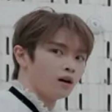 我一天能被这大哥表情管理逗乐十次