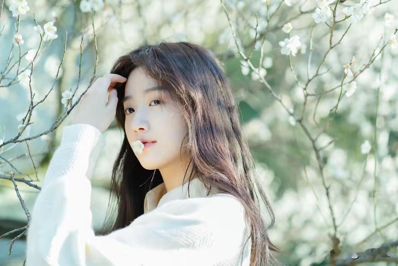 我喜欢的类型女星有很多！有名气的也不少 能复合要求也不多了！卢昱晓这个...