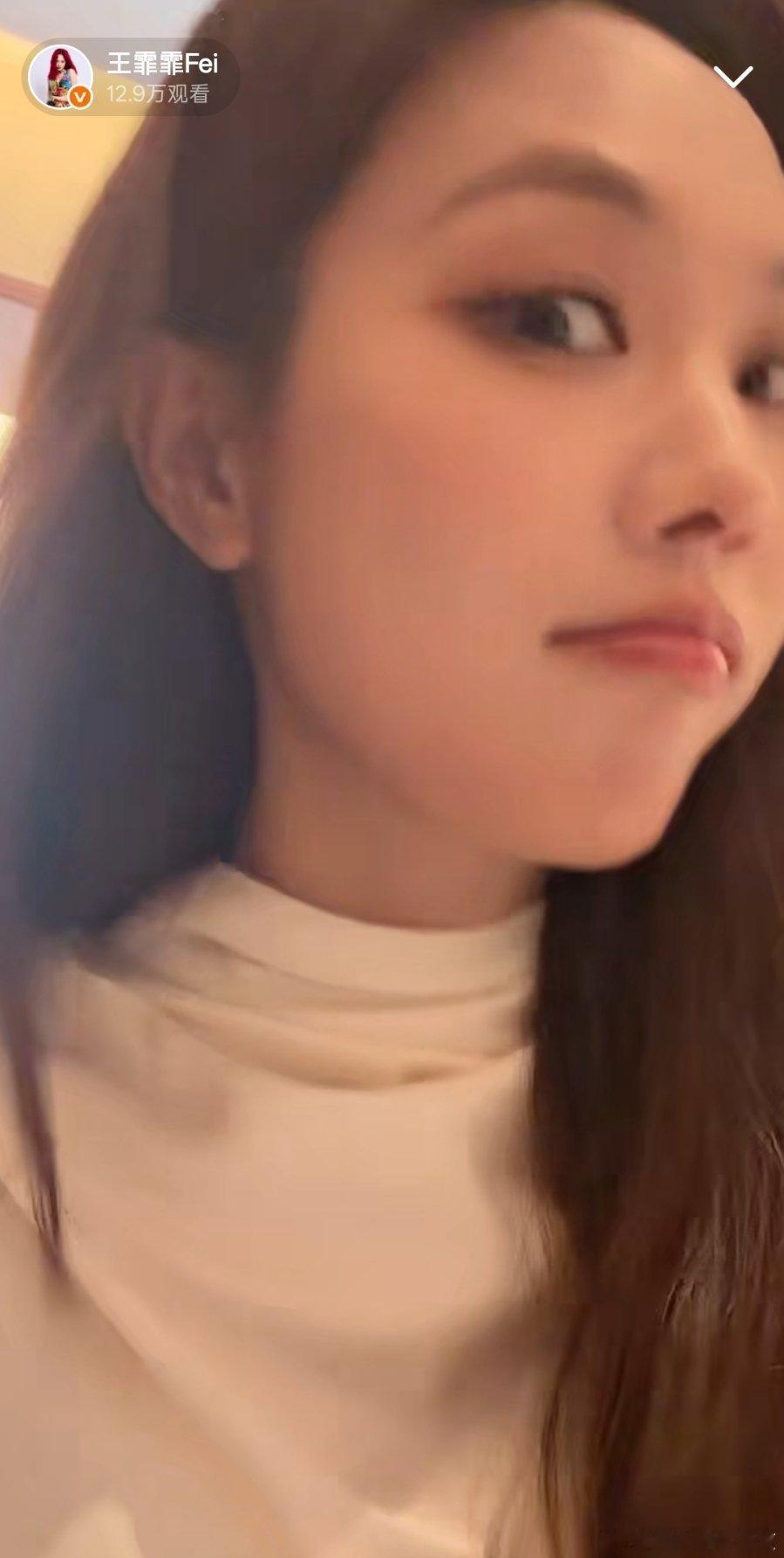 #全世界最好的王霏霏# 
亲亲这个小猪包……好萌吧 ​