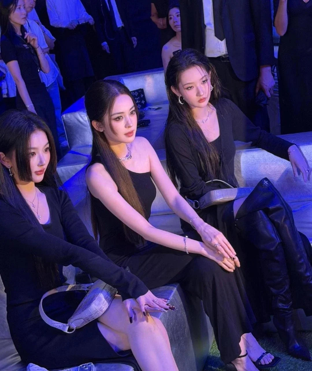古力娜扎旁边的两个人是谁呀，也都好好看啊 ​