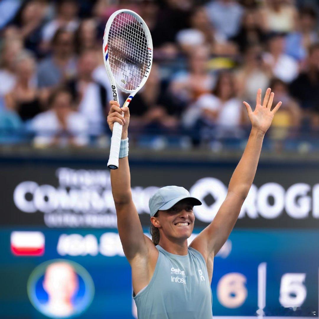 Iga捧杯！WTA1000多伦多国家银行公开赛决赛，6-2/6-3击败...