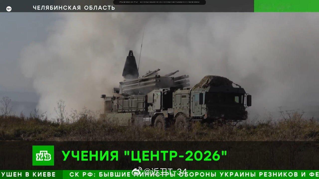 在“中央-2026”演习期间，使用白俄罗斯MZKT-7930-312底盘上的新型“铠甲-S1M”弹炮合一防空系统。#烽火问鼎计划# ​