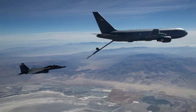 伊朗导弹逼出大单，卡塔尔放弃空客转向波音，KC-46A成海湾新变量

2026年8月20日，综合央视新闻、新华社、香港中通社、The Hill、Air Force Times等多家媒体报道，美国批准向卡塔尔出售4架KC-46A加油机，总价值45亿美元。

美国国务院正式批准一项向卡塔尔出售空中加油机及相关设备的军售计划，预计总 ​