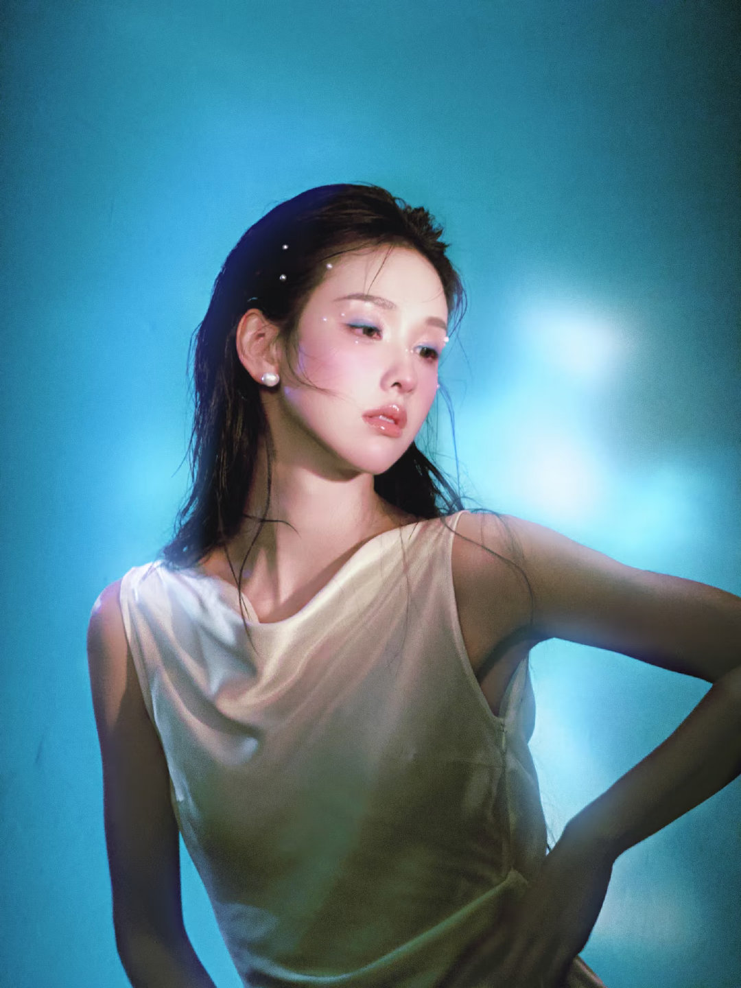 💕 #陈都灵白幼薇# 💕 #陈都灵#  💕

如果我的心是x轴，那你就是开口向上△为负的抛物线，你永远都在我的心上。

❤️

陈都灵 |白幼薇| 庄寒雁 | 姜小芸 | 楚朝| 雾妄言| 慕容秋 ​[彩虹屁][彩虹屁] ​