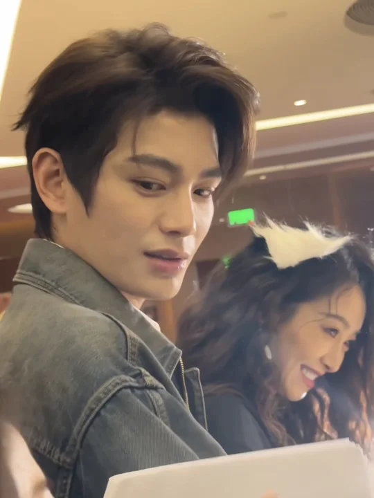 太牛了是live图！丁禹兮怼脸拍没在怕的！