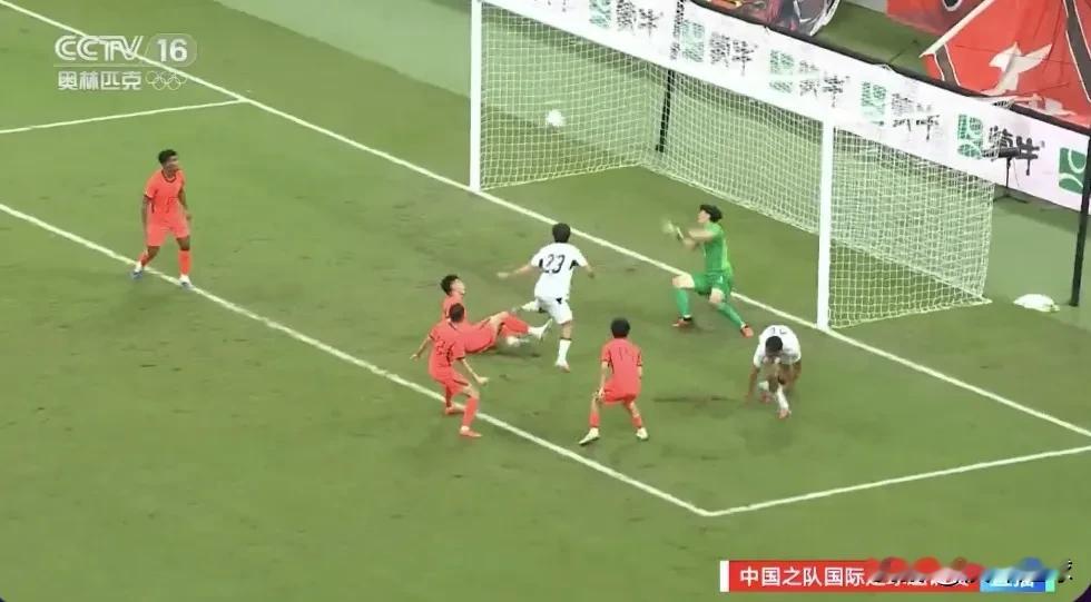 赛前邵佳一说战绩放在首位，国足却0‑3完败给新西兰

赛前邵佳一在发布会表态，对阵新西兰，比赛战绩是第一位，全队要全力争取理想结果。可整场比赛踢下来，国足0‑3不敌对手，攻防两端全面被动，几乎全程遭到新西兰的压制，最终的结果，和赛前的目标形成了巨大落差，再度让球迷倍感失望。

这场比赛暴露出来的问题