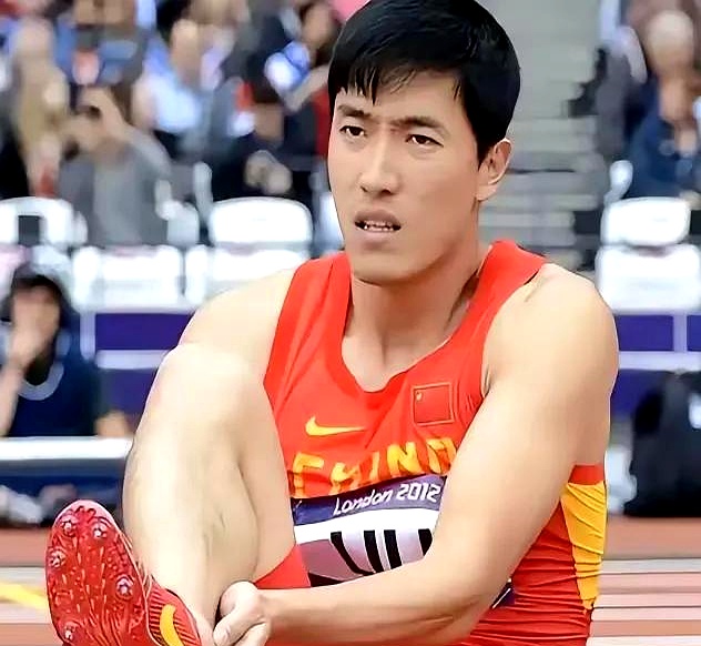 亚运会闭幕好几天了，可这份“十大遗憾”清单看得人心里头堵得慌。
国乒男团被日本队掀翻，男篮连奖牌都没摸着，这些也就忍了，毕竟竞技体育哪有不输的。
最让人缓不过劲儿的，还是咱们国羽女单，竟然连决赛的门儿都没摸到，多少年没出过这档子事儿了。
想到以前看她们打球，那是真放心，现在倒好，心里头悬得跟坐过山车