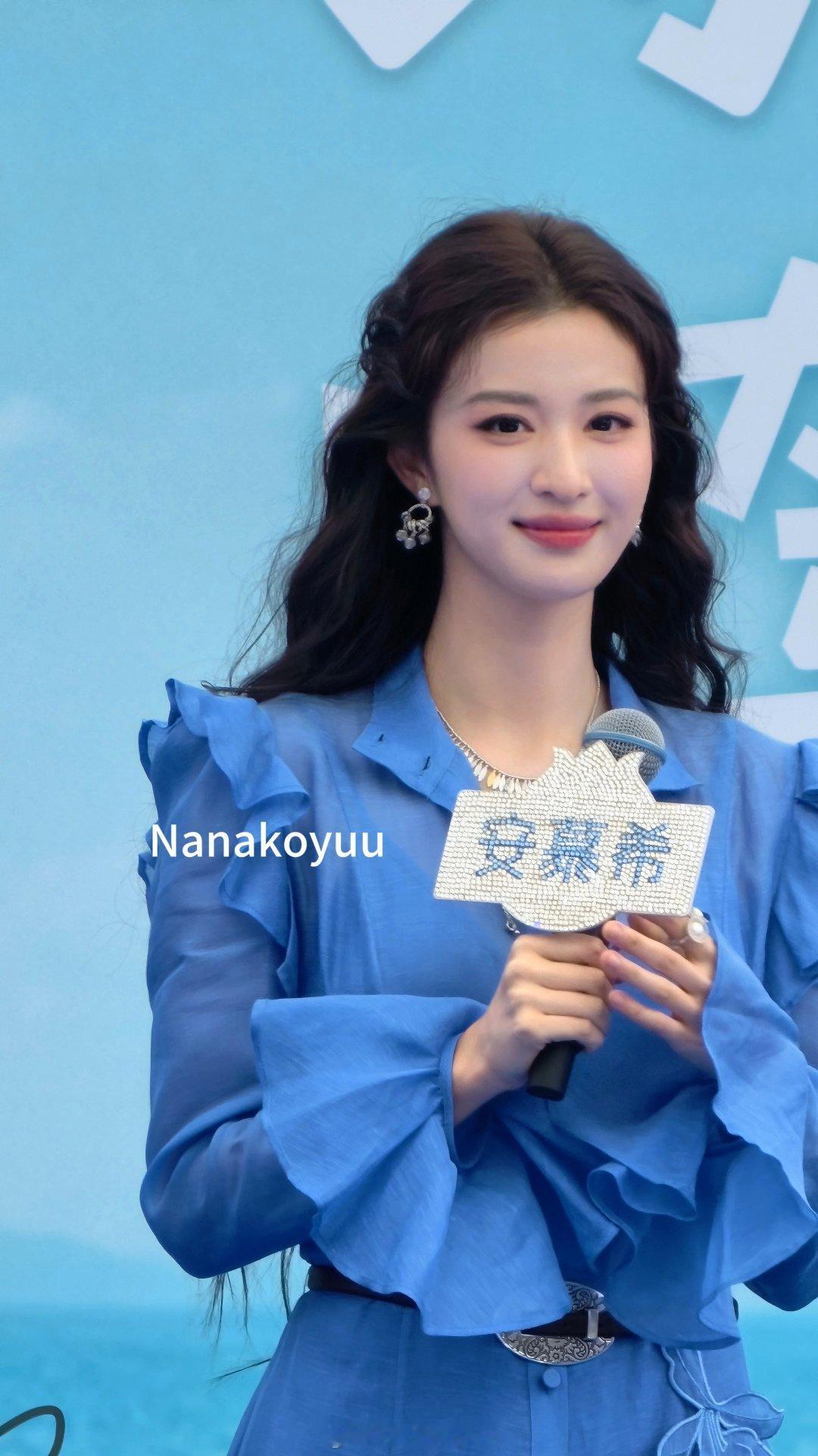 女神你随便吧[抱一抱][抱一抱][抱一抱]
（简直美鼠我也！！！）
#王楚然川西氧气美人# ​