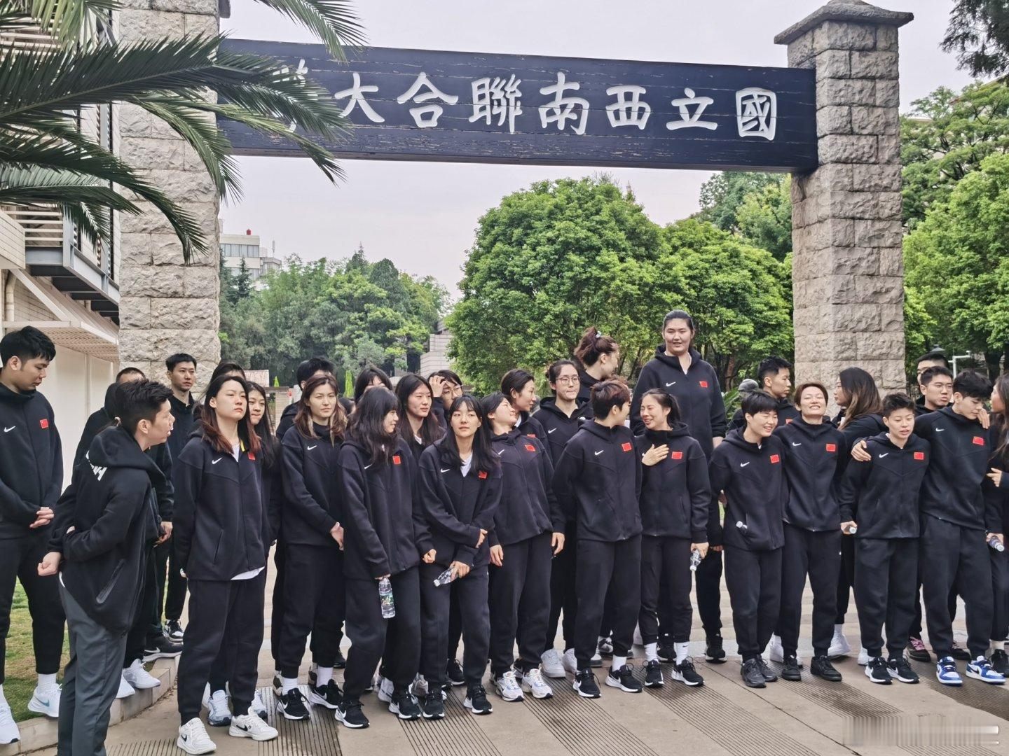 今早让我赶上了，去位于云南师范大学校内的西南联合大学旧址参观刚好看到国...