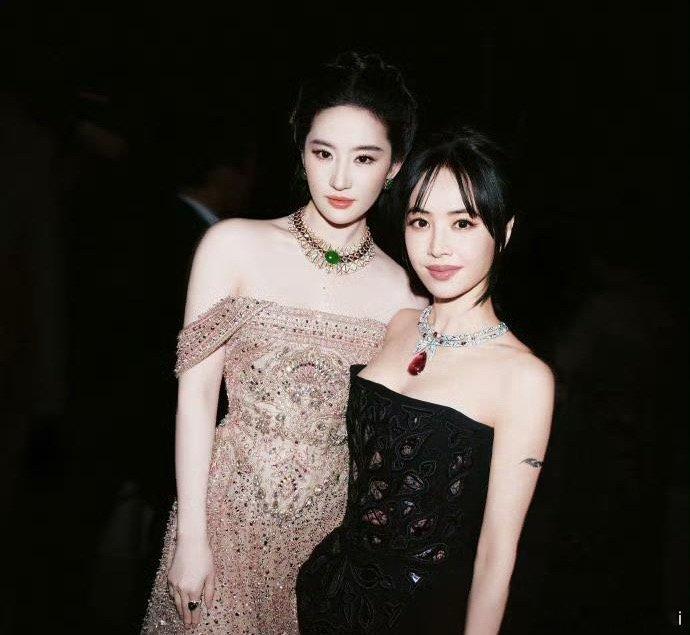 刘亦菲和蔡依林同框谁赢了…… ​