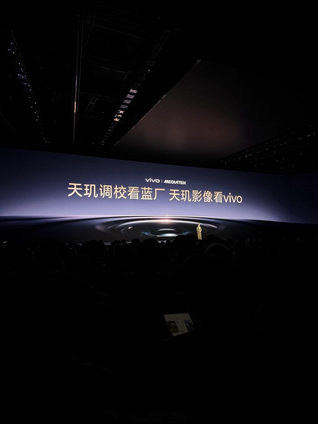 感受下 vivo X500Pro 系列的影像实力，堆料太猛了。

关键背后的天玑9600 Pro 还融入了蓝厂自己的 V3+和 VS1自研影像双芯 [哆啦A梦害怕] #灭霸500# ​