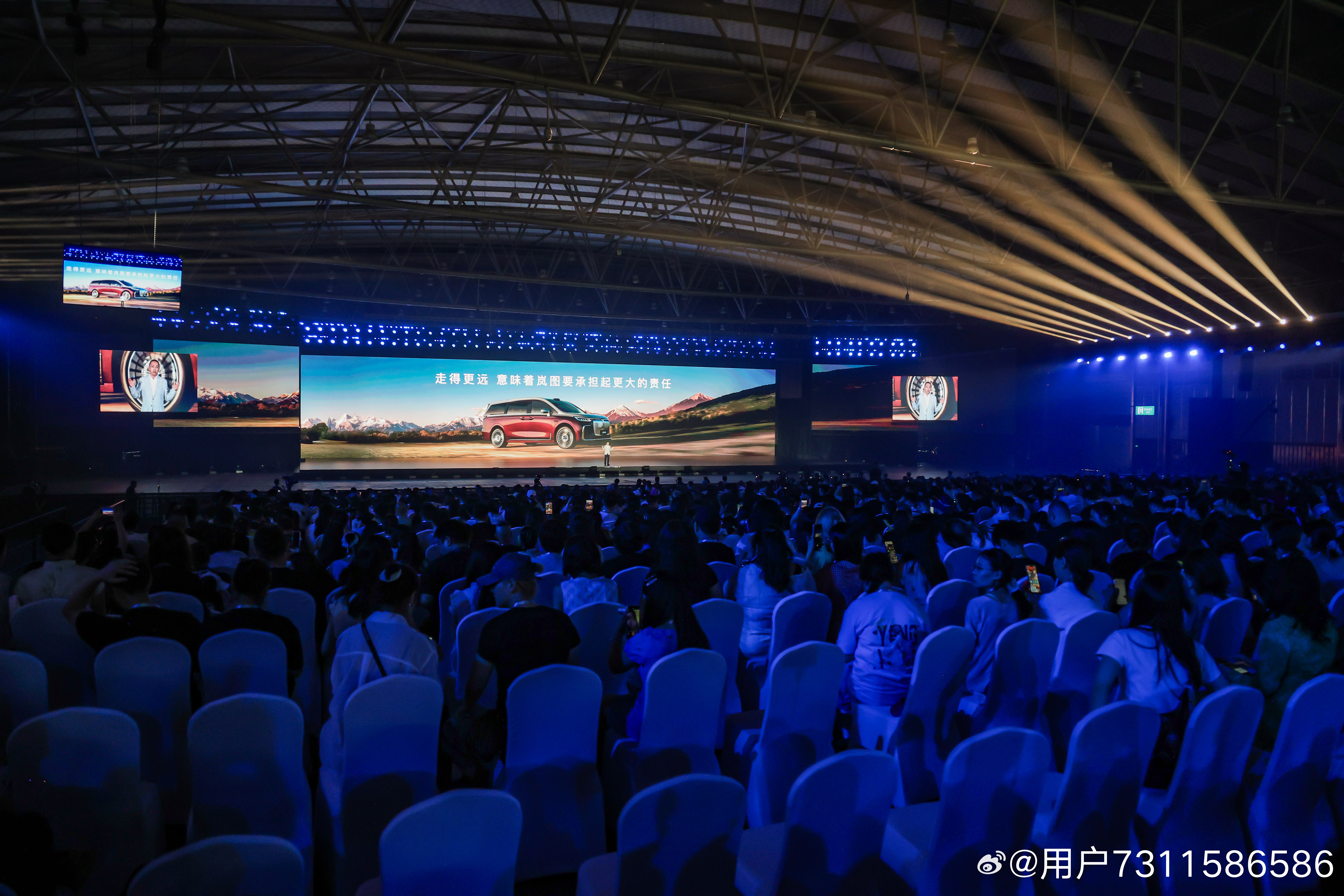 20万级预算买新能源轿车，放在一年前，很难同时拥有四激光雷达、华为高阶智驾和800V超充。如今岚图追光S正式上市，直接把这套配置拉到了22.39万起，值得认真看一看。

预售阶段30.99万的价格，让四激光雷达+华为乾崑智驾的组合显得物有所值；而正式上市起售价直接下探至22.39万，确实超出了不少人的预 ​