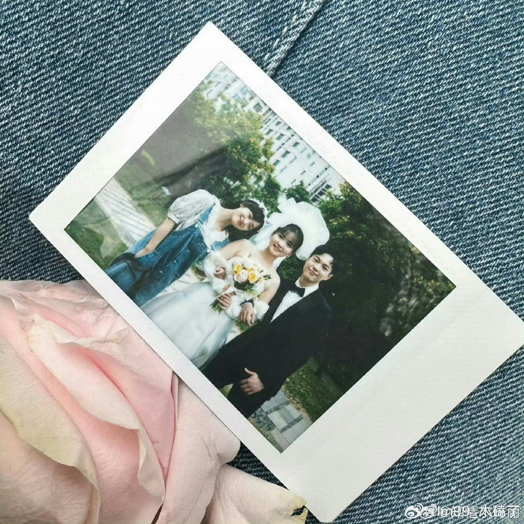 #沈月好友翁小雯离婚#
离婚是人家私事吧，给人家送这么高热搜干嘛…
人家也说了现在最大的主线任务是成为更好的翁小雯。 ​