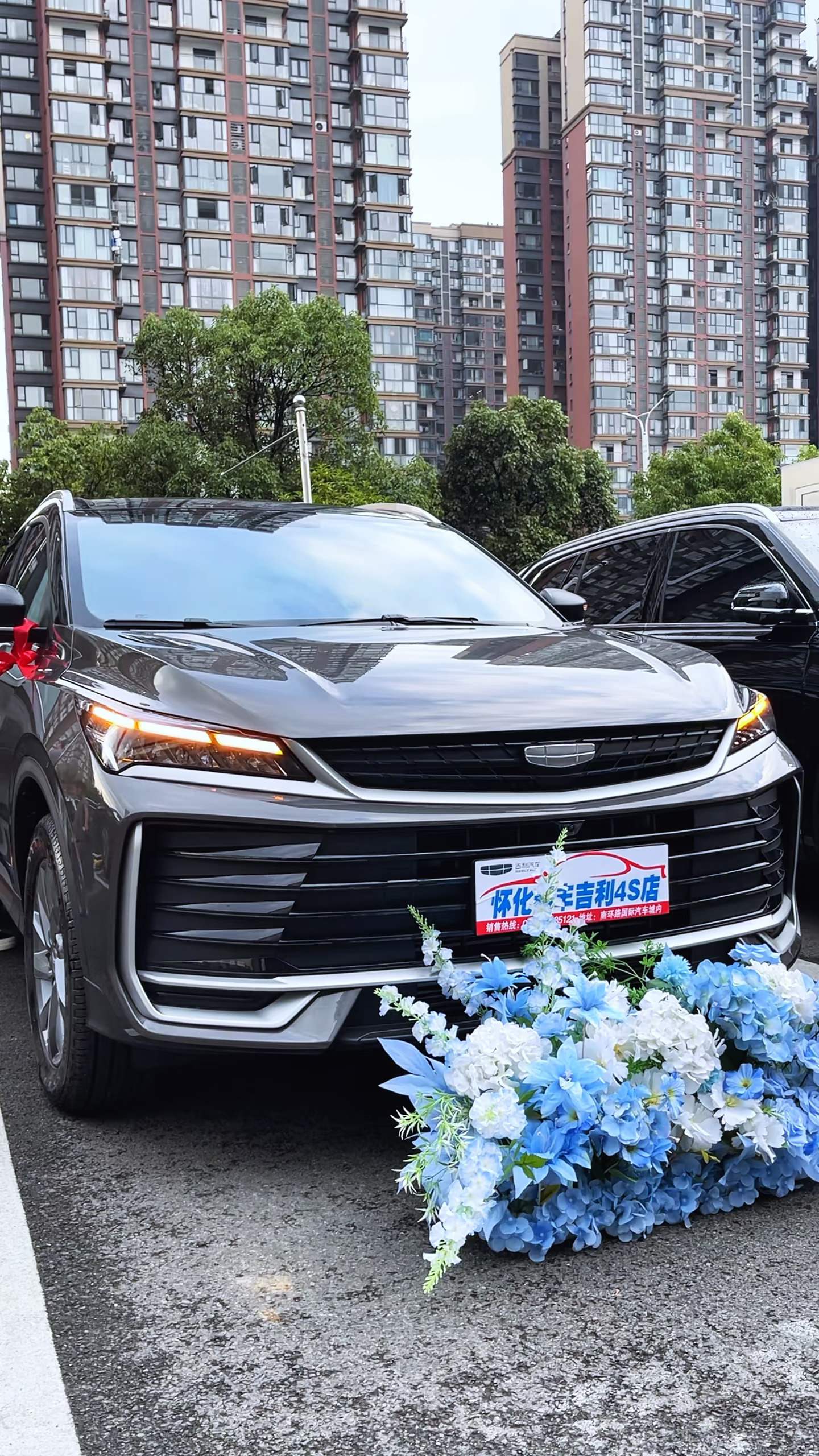 预算十万左右看代步 SUV 的宝子看过来！
车身小巧，市区穿梭 + 小区停车毫无压力。
油耗很友好，日常通勤省钱。
内饰简约好看，空间家用够用。
配置实用，颜值在线。
不管是上班族日常通勤，还是周末短途兜风，都很合适，性价比在线👍
吉利缤越你值得信赖 #吉利缤越#汽车人共创计划#撸车日常#吉利超省焕新季