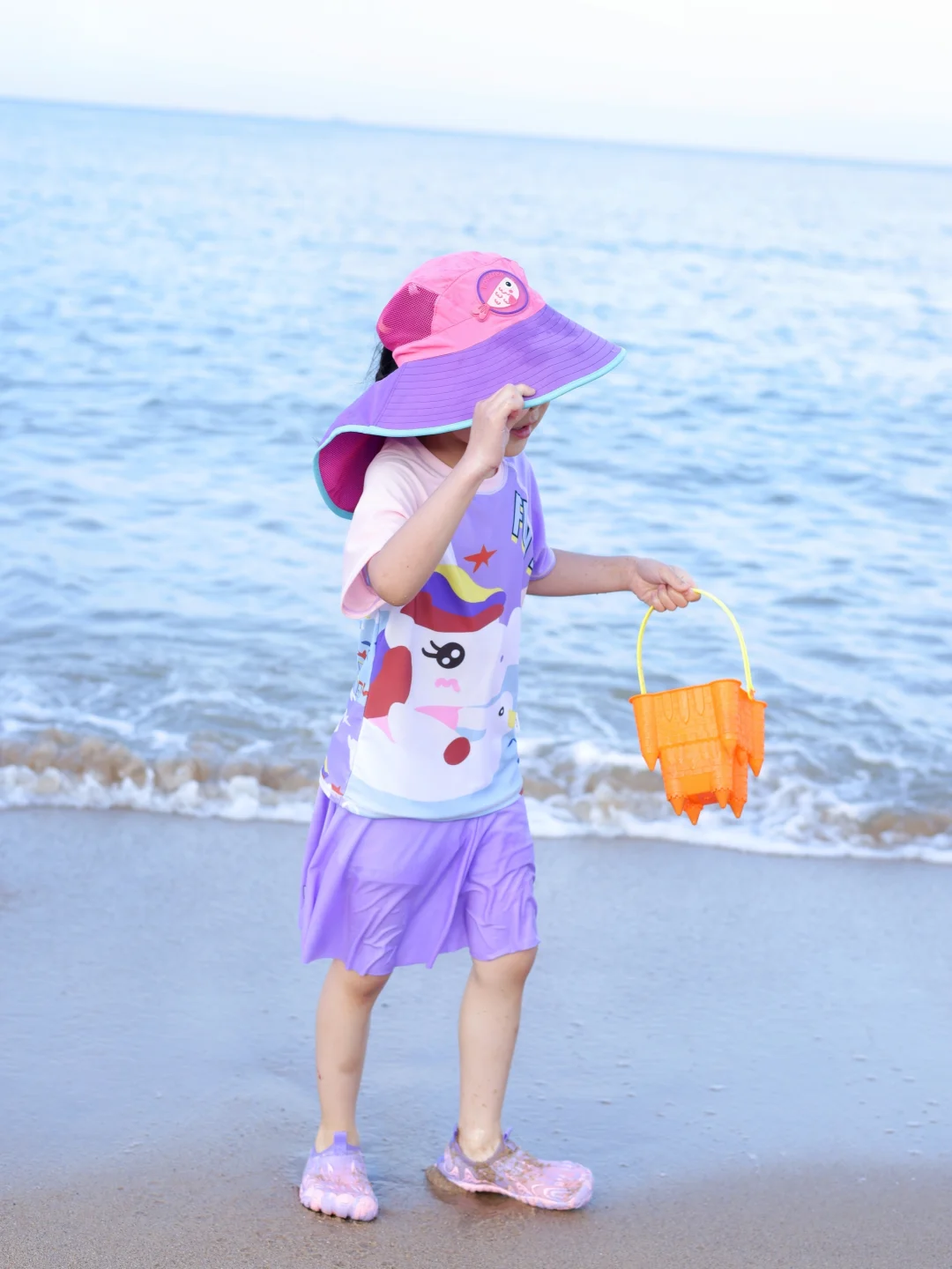 去海边挖沙子啦~