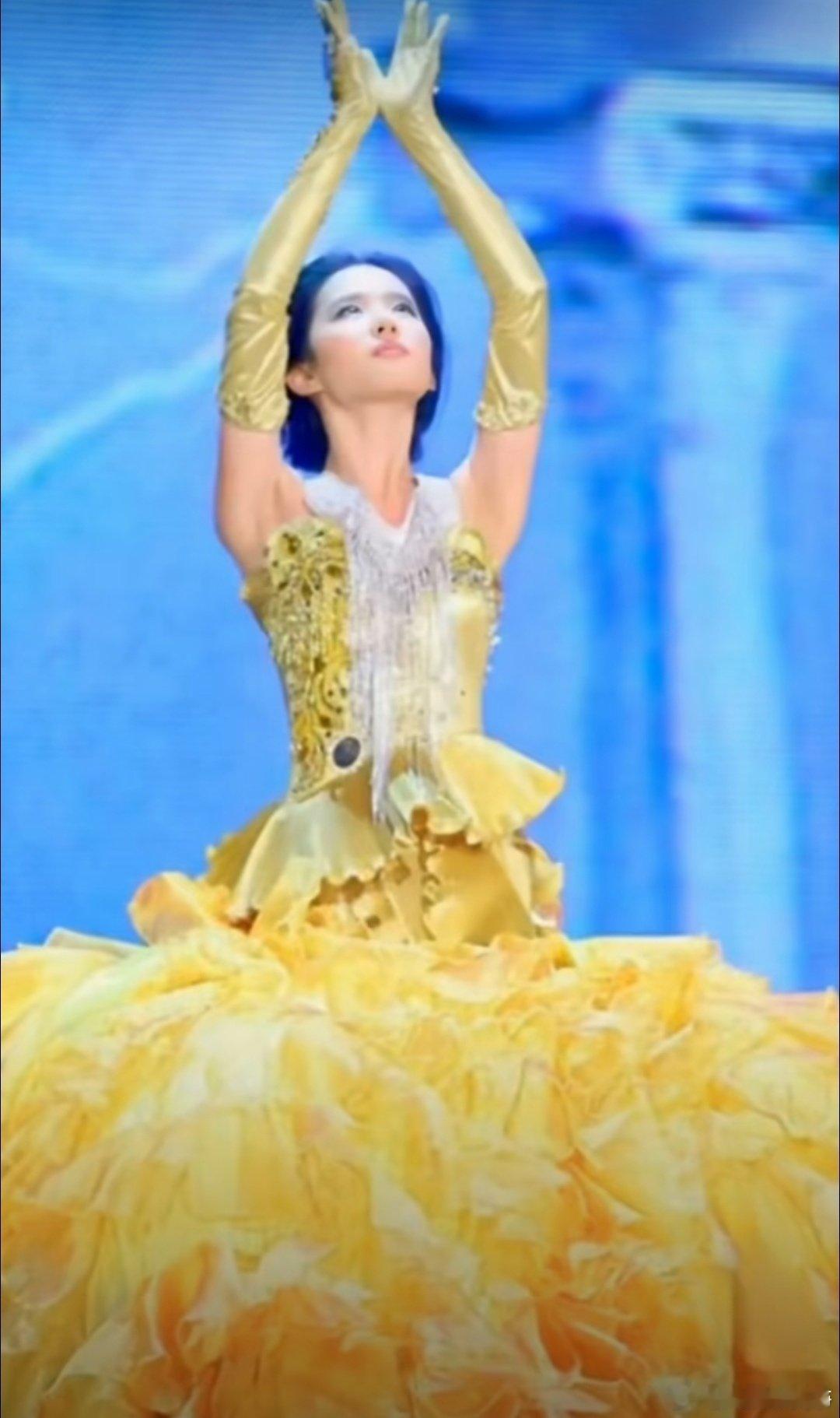 #刘亦菲[超话]# 你要记住我姐当金鹰女神的时候也就19岁而已[坏笑] ​