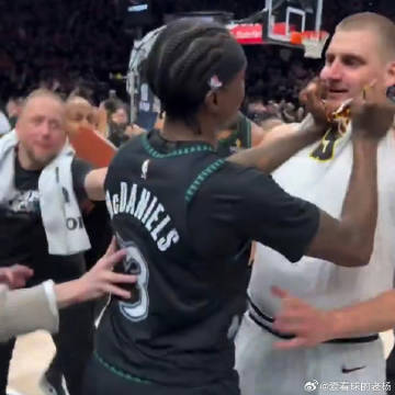 森林狼3-1掘金手握赛点！麦丹赛后锁喉约基奇，火药味直接拉满！<br ...